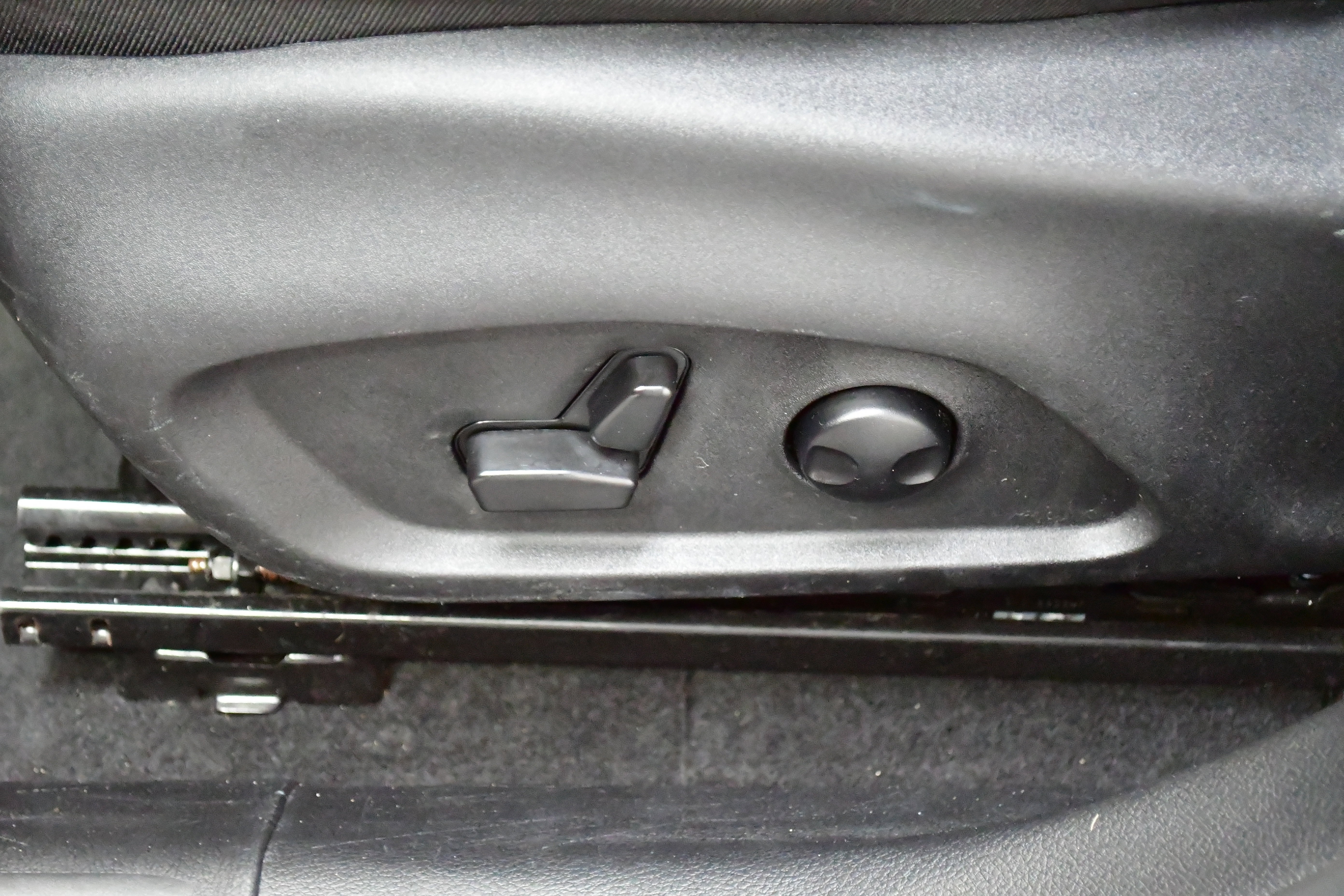 Used 2025 Jeep Compass Limited image 12