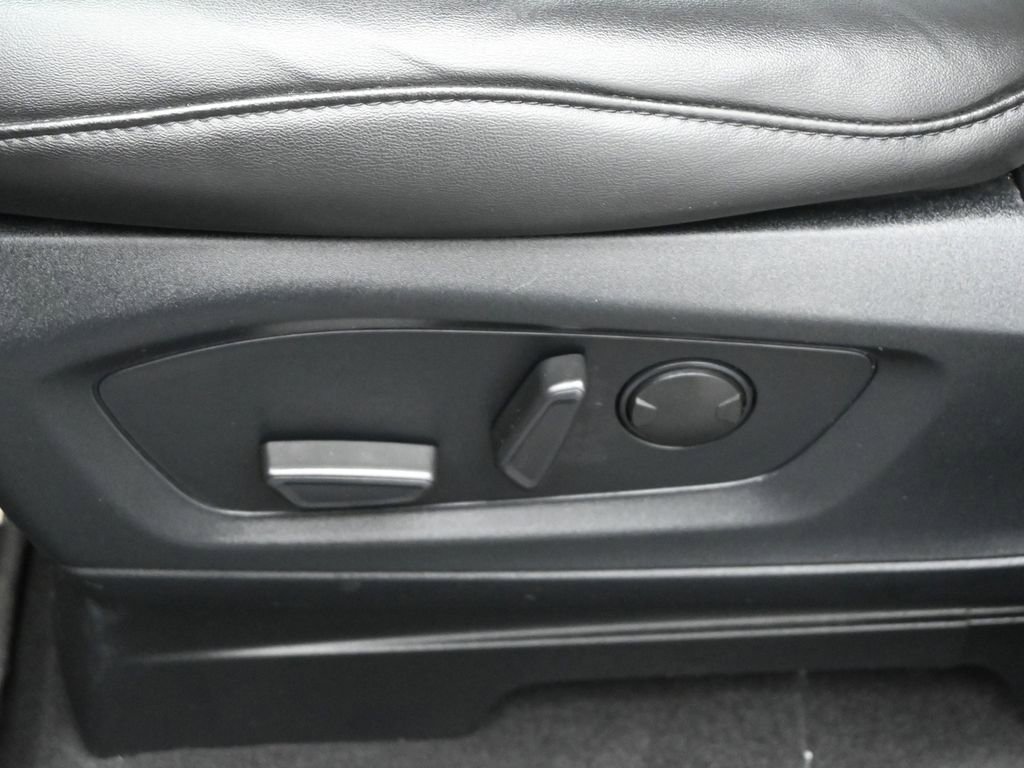 Certified 2022 Ford Explorer XLT w/ Equipment Group 202A image 12