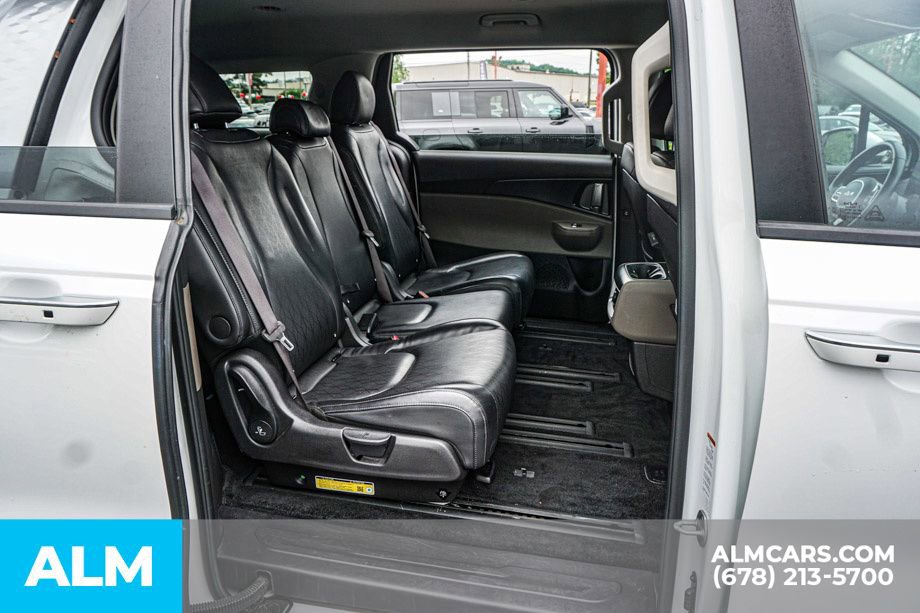 Used 2025 Kia Carnival FWD image 24
