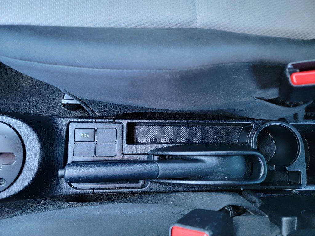 Used 2014 Toyota Yaris L image 13