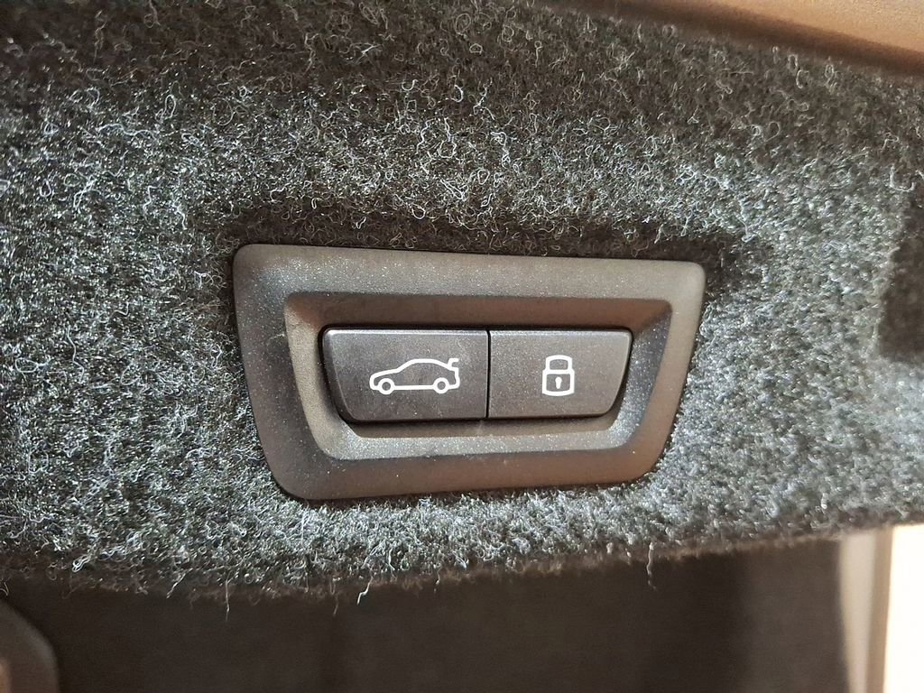 Used 2025 BMW i5 xDrive40 image 28