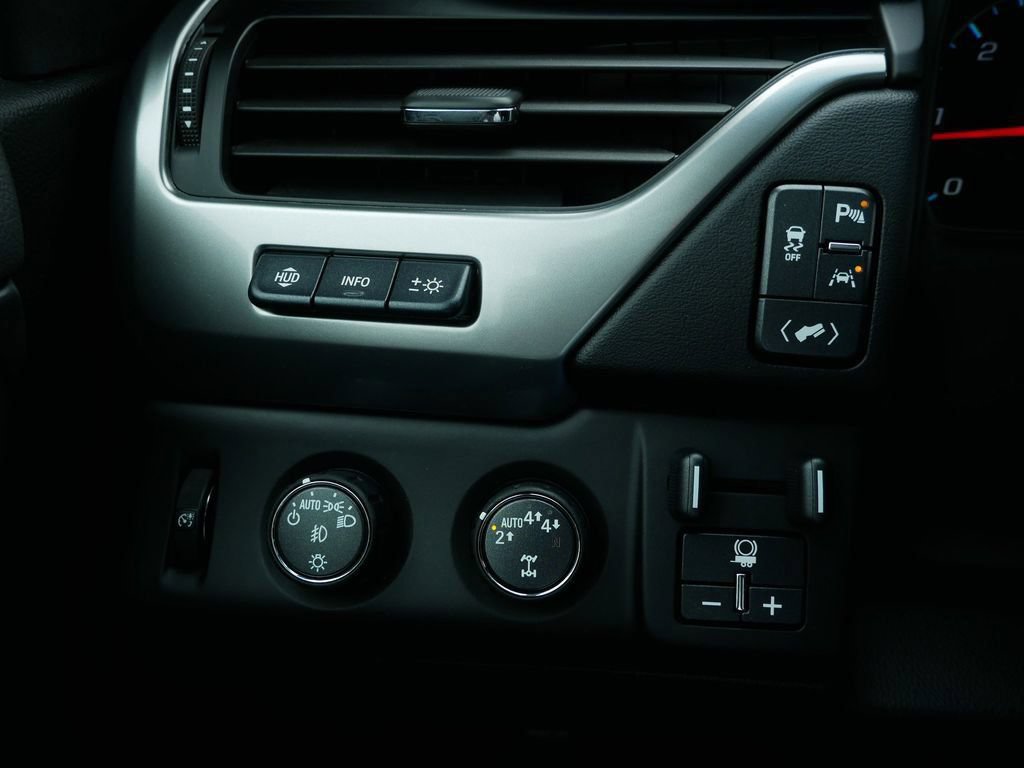Used 2019 Chevrolet Tahoe Premier AWD/4WD image 31
