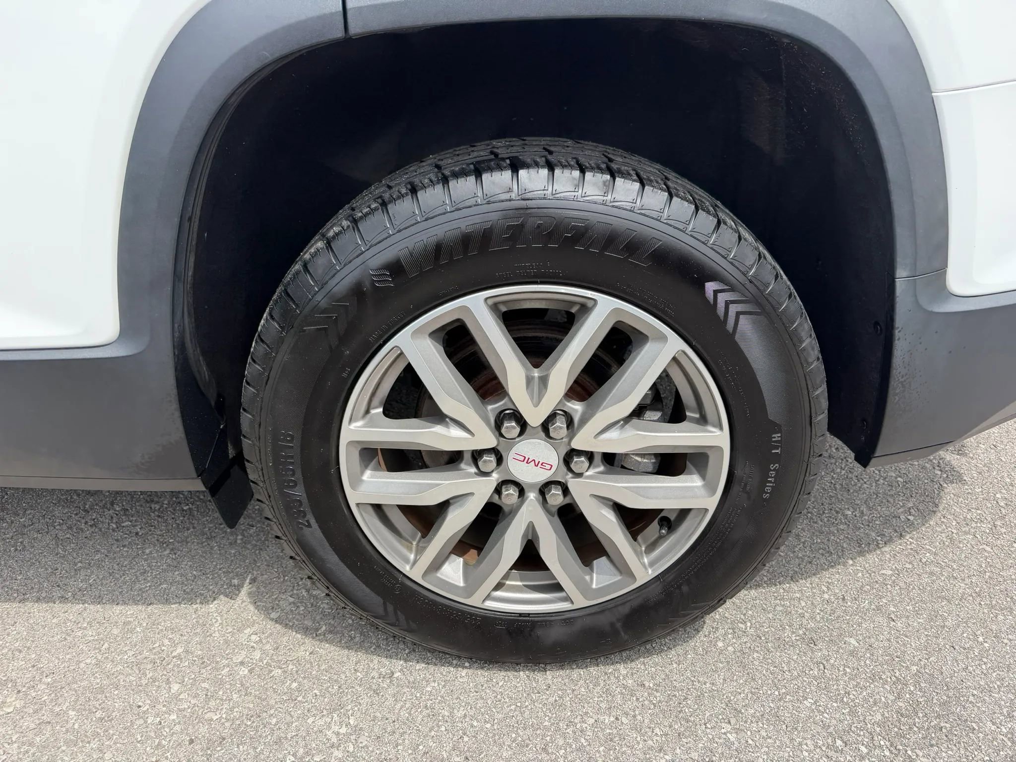 Used 2017 GMC Acadia SLE w/ Driver Alert Package I AWD/4WD image 40