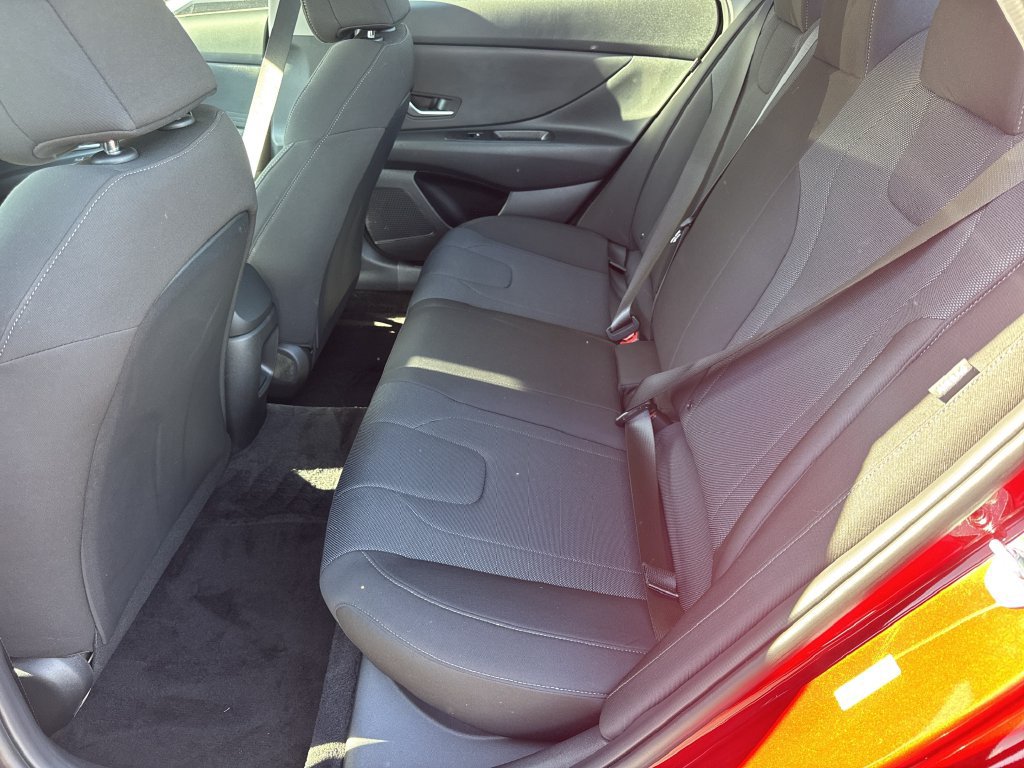 Used 2025 Hyundai Elantra SE FWD image 20