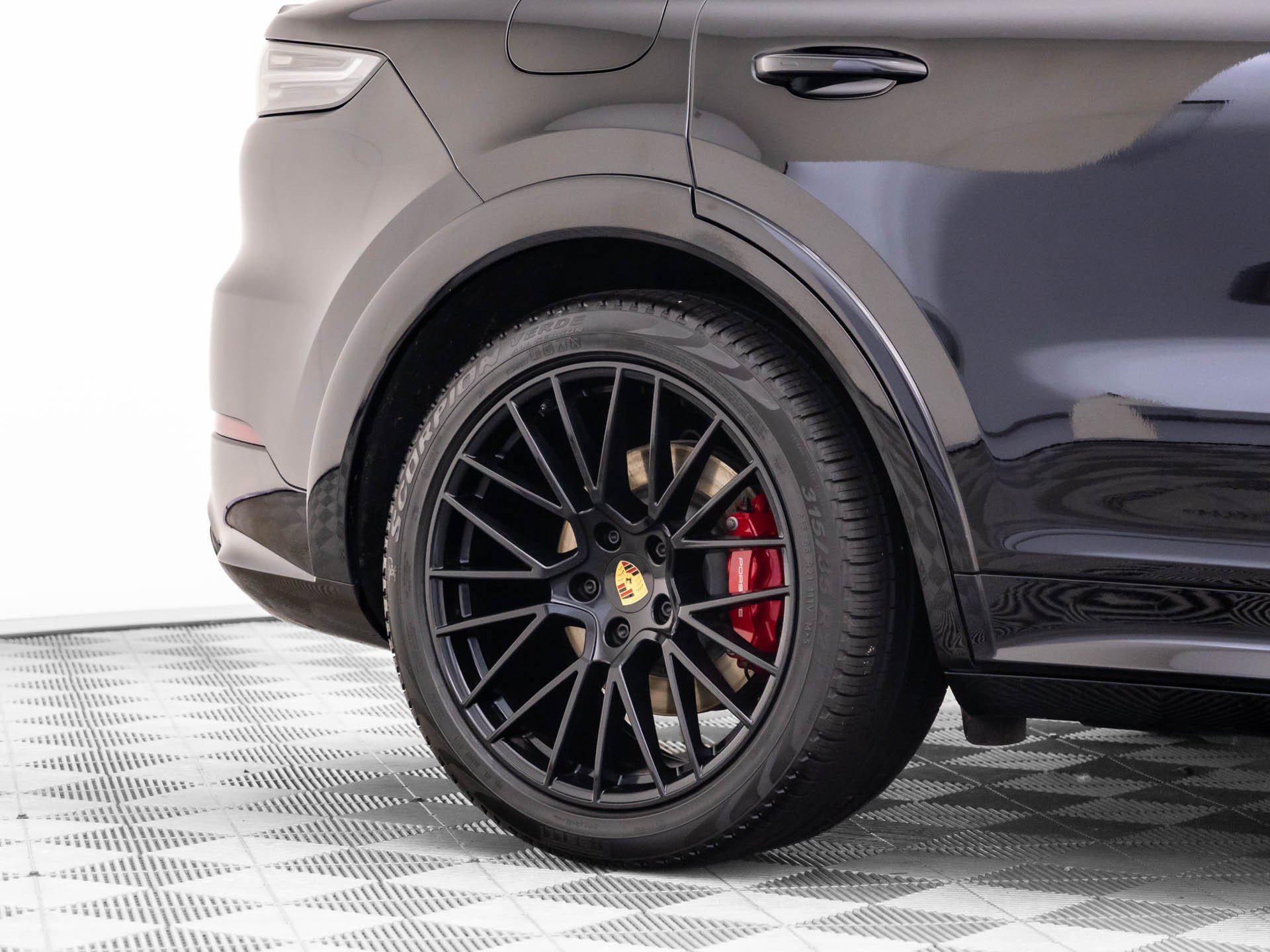 Certified 2022 Porsche Cayenne GTS AWD/4WD image 35
