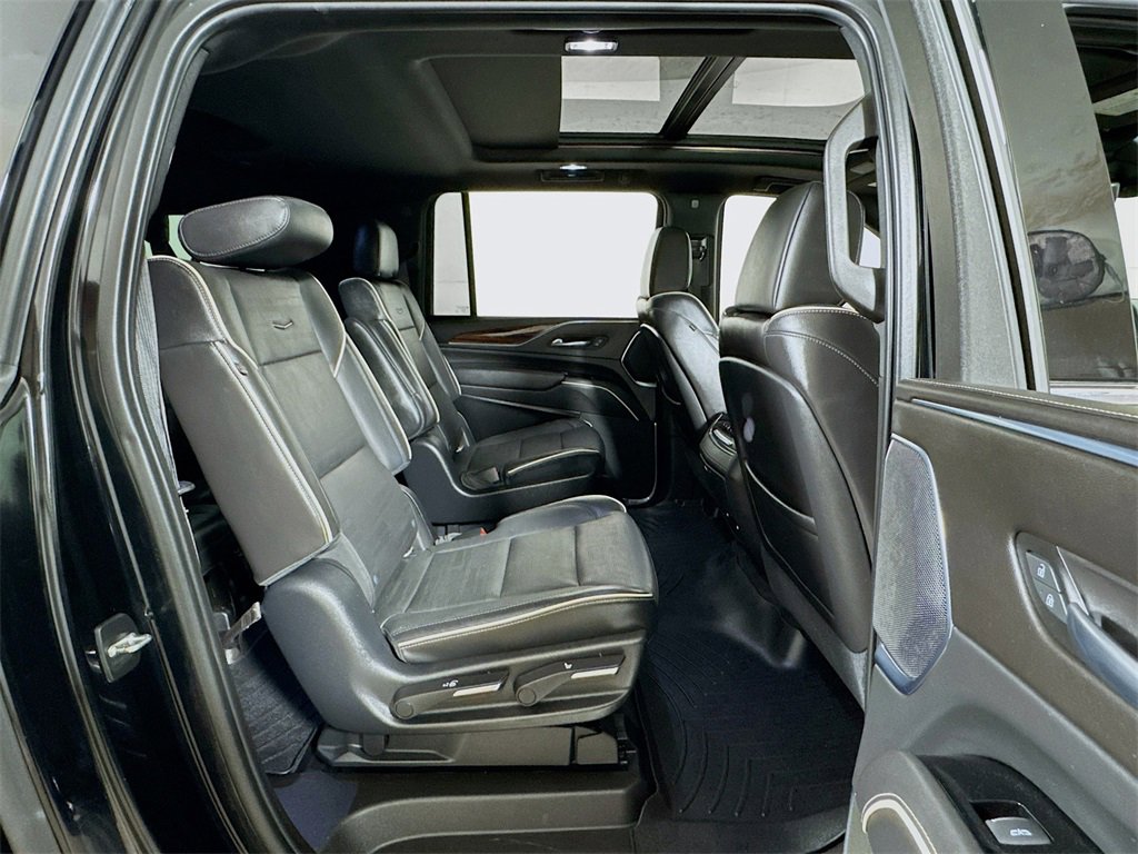 Used 2021 Cadillac Escalade ESV Premium Luxury image 28