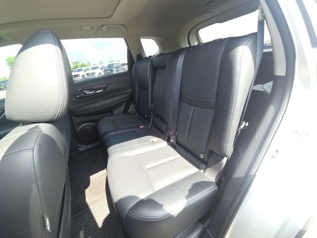 Used 2017 Nissan Rogue SL w/ SL Premium Package FWD image 17