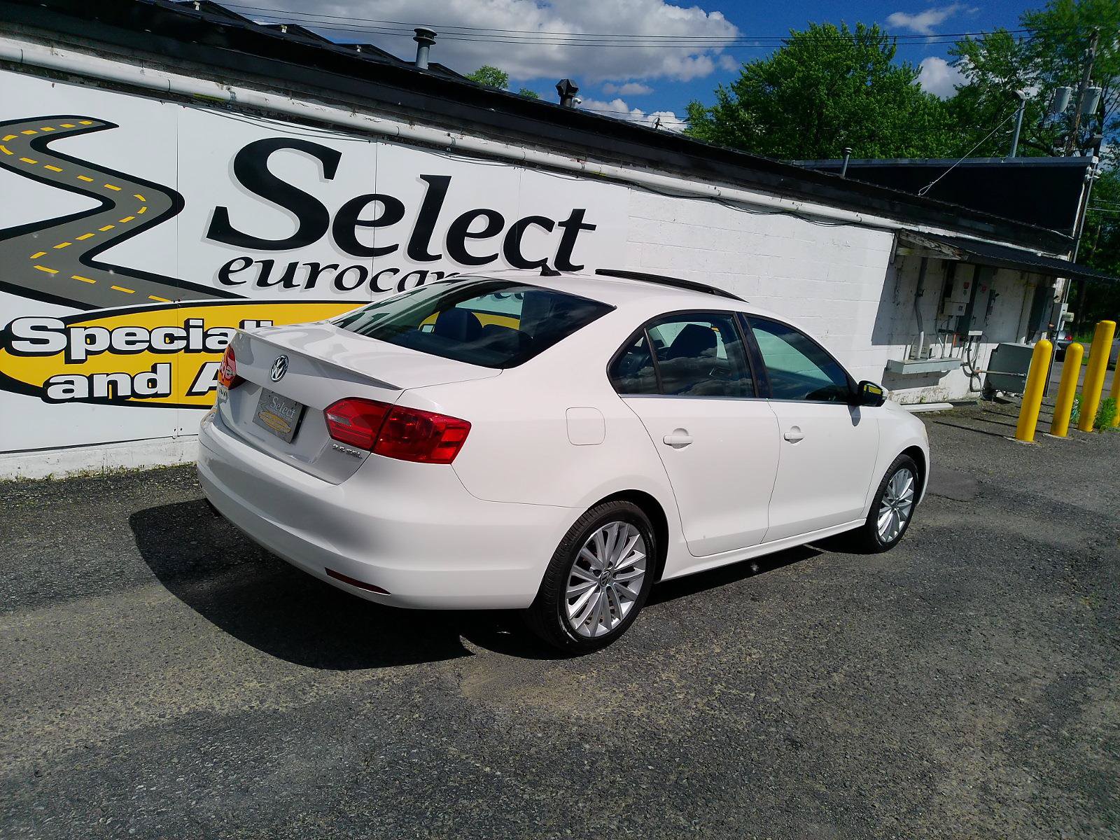Used 2013 Volkswagen Jetta SEL FWD image 2