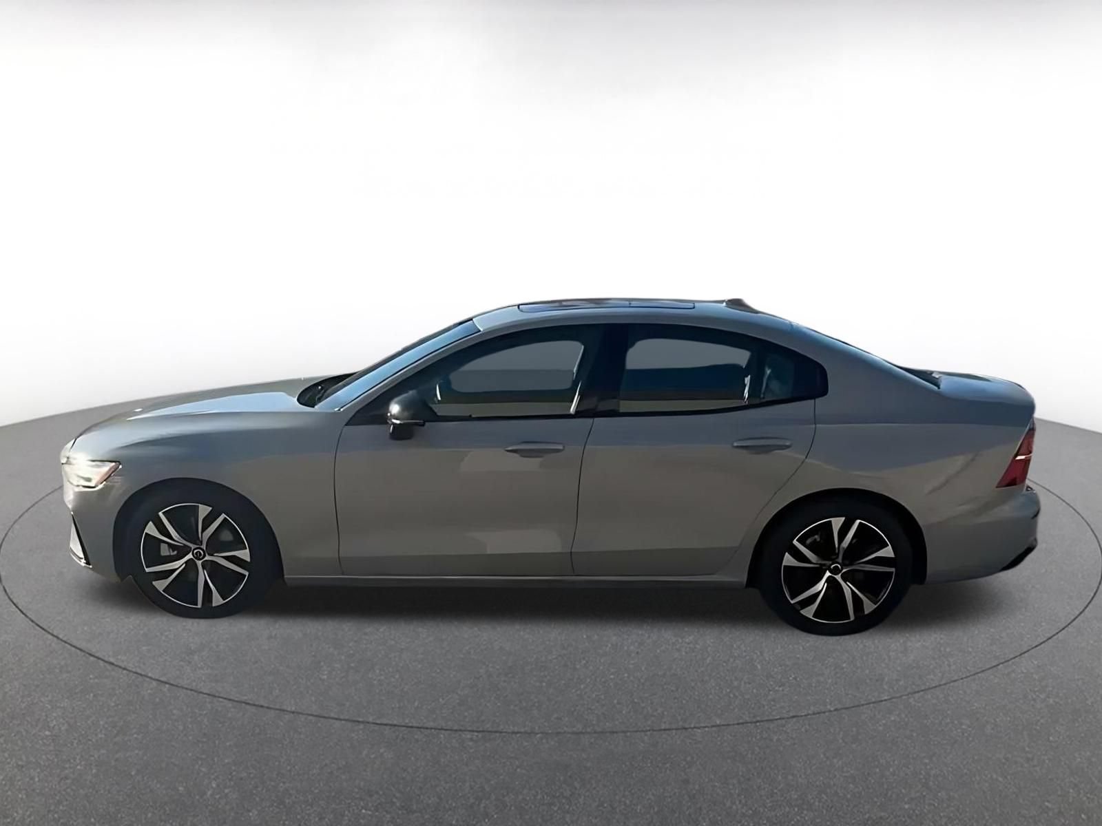 Used 2024 Volvo S60 B5 Core FWD image 8