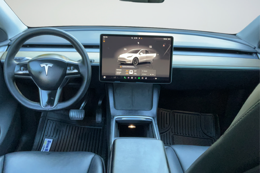 Used 2024 Tesla Model Y 2WD image 10