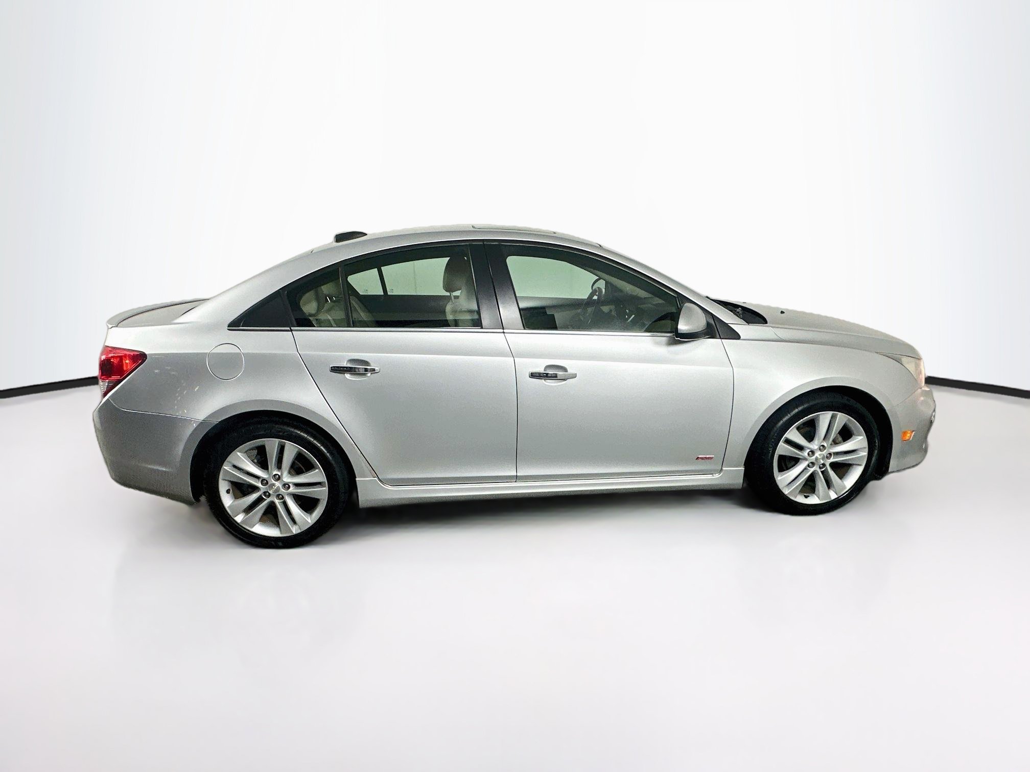 Used 2015 Chevrolet Cruze LTZ w/ Sun, Sound and Sport Package FWD image 10