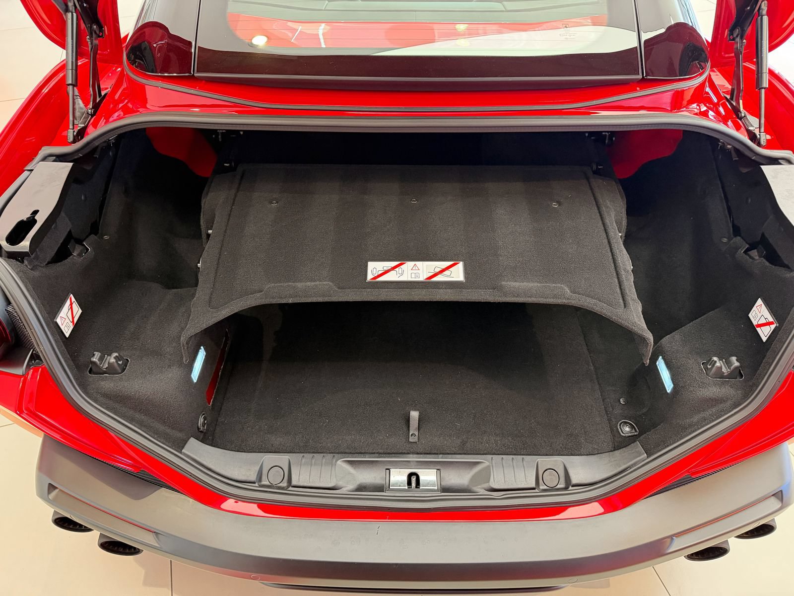 Used 2019 Ferrari Portofino RWD image 20