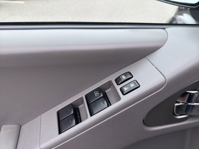 Used 2016 Nissan Frontier SV image 14