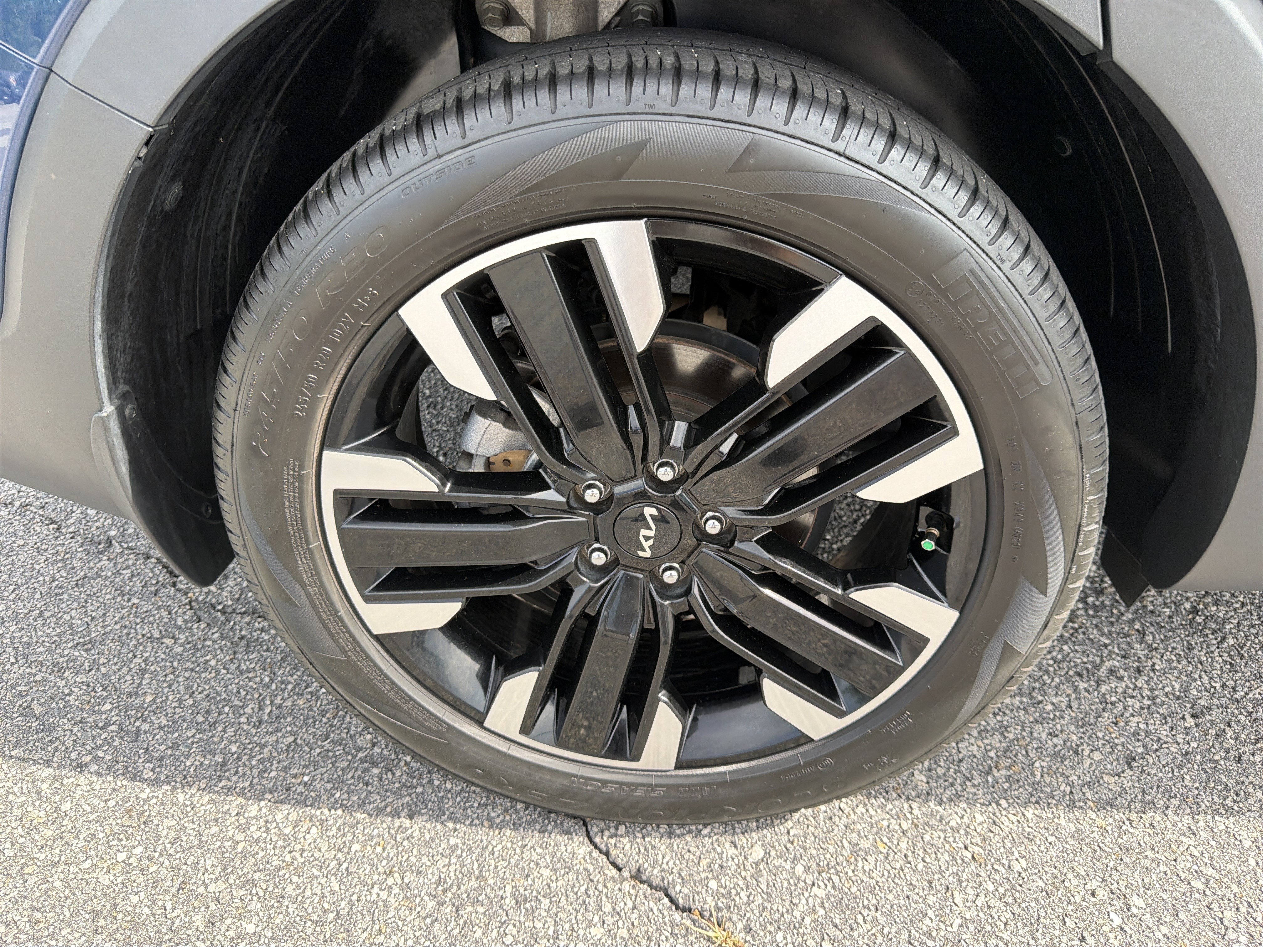 Used 2024 Kia Telluride SX w/ Towing Package FWD image 26