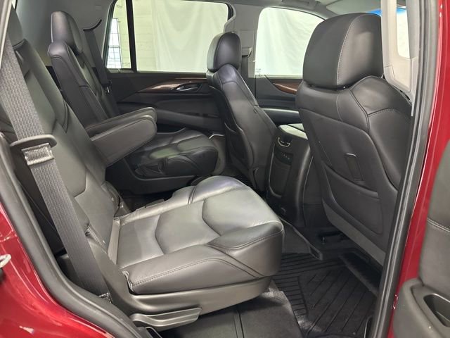 Used 2018 Cadillac Escalade Luxury RWD image 16