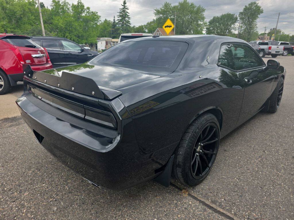 Used 2009 Dodge Challenger SRT8 w/ SRT Option Group II RWD image 4