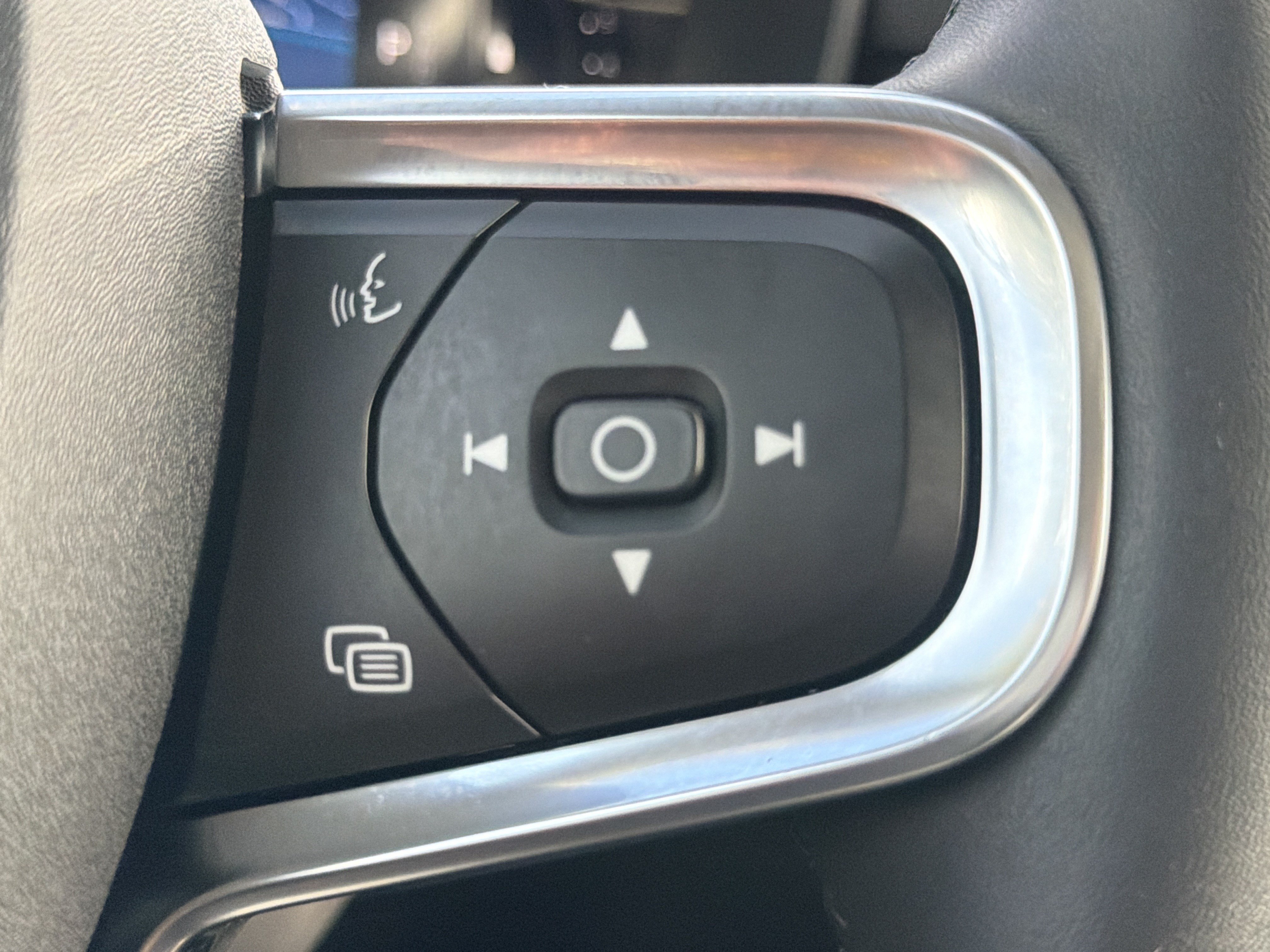 Certified 2023 Volvo XC40 B4 Plus w/ Driver Assist Package FWD image 85