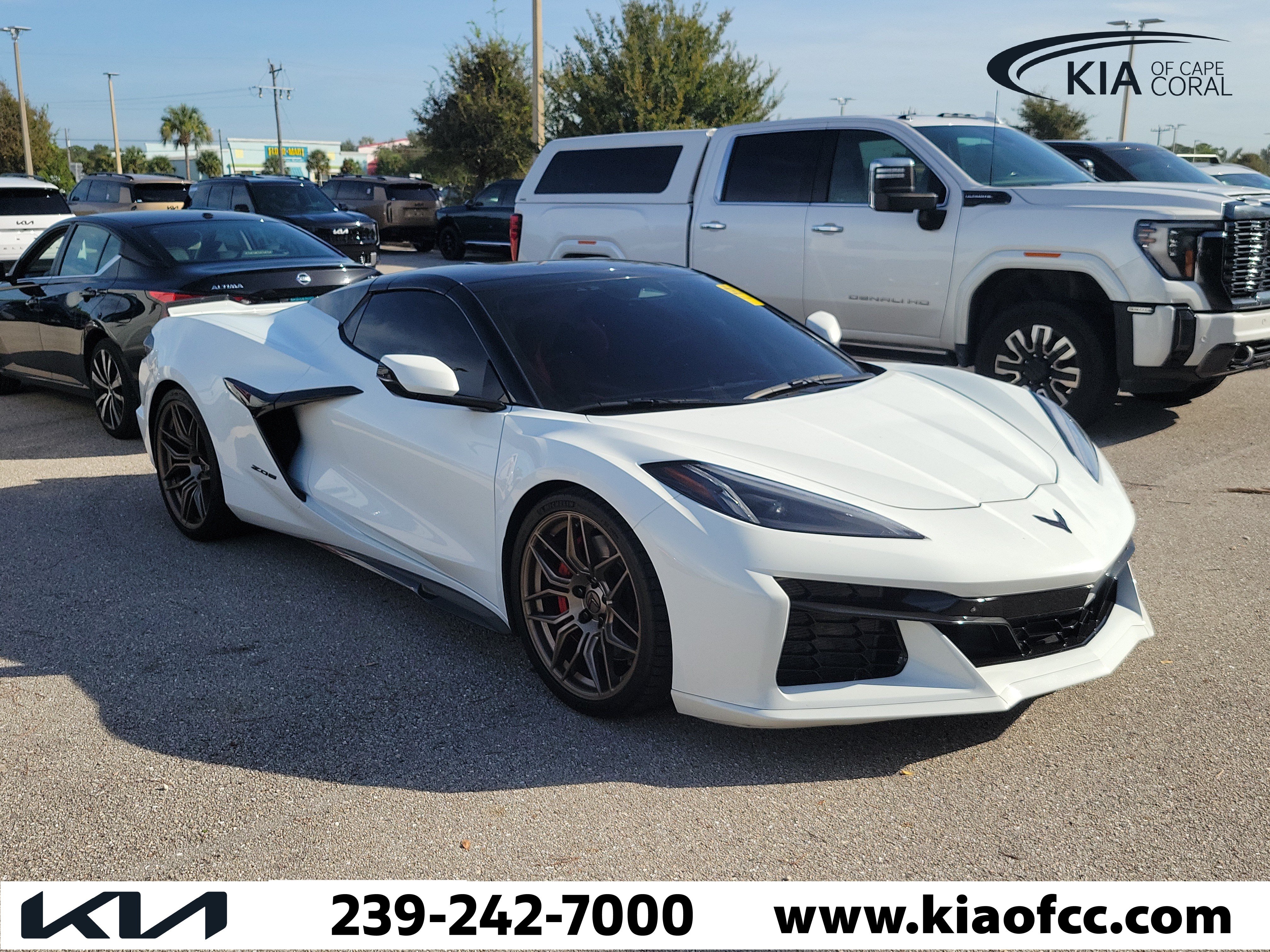 Used 2025 Chevrolet Corvette Z06 RWD image 1