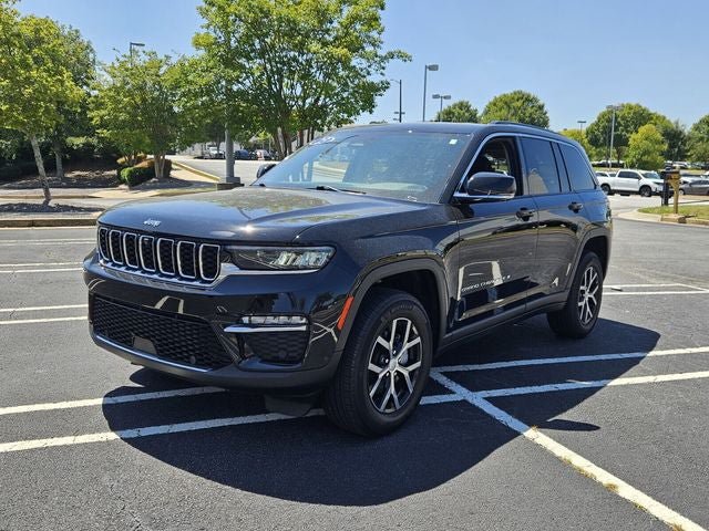 Used 2023 Jeep Grand Cherokee Limited w/ Luxury Tech Group II AWD/4WD image 5