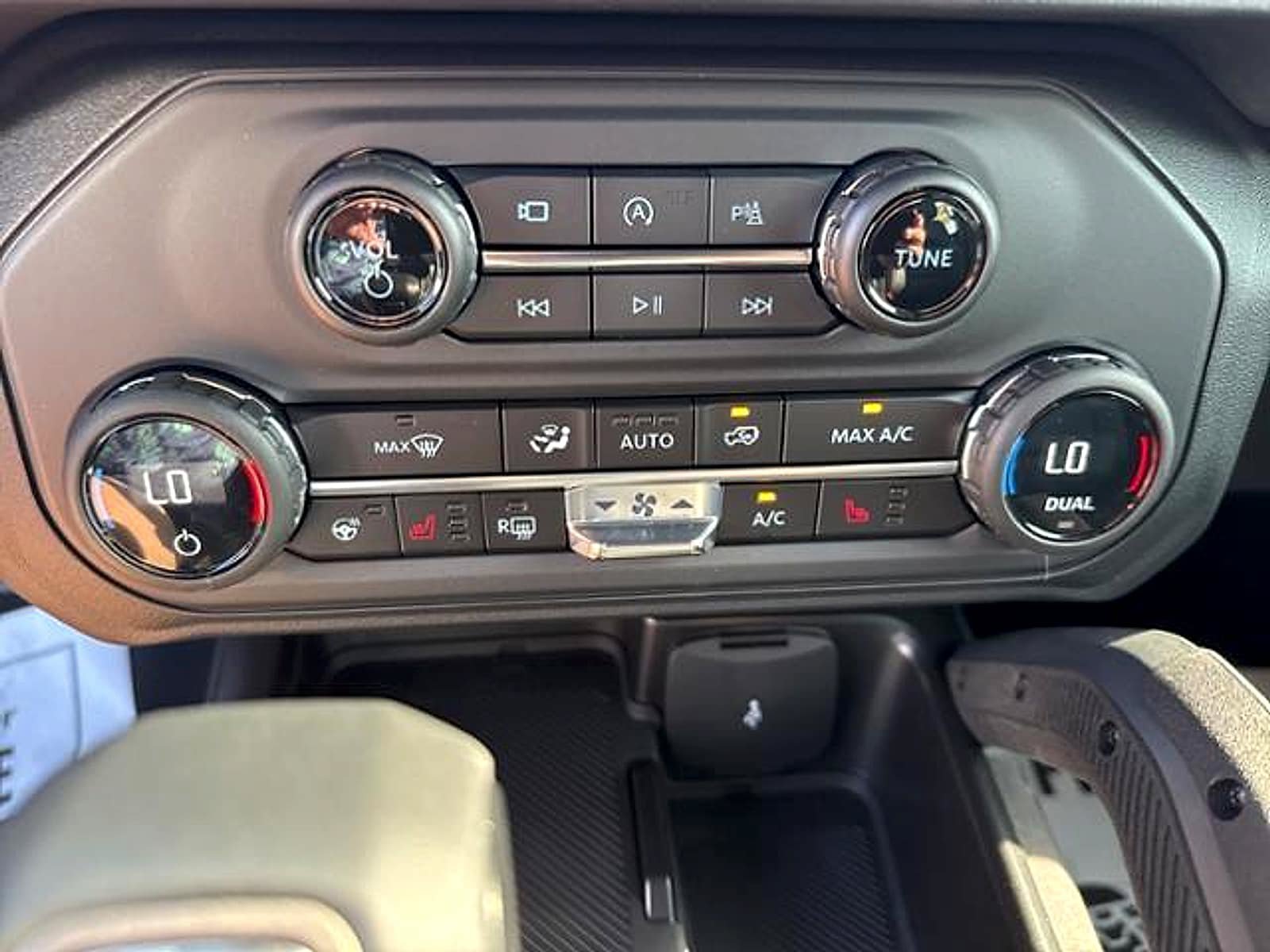 New 2025 Ford Bronco Outer Banks w/ Sasquatch Package AWD/4WD image 19