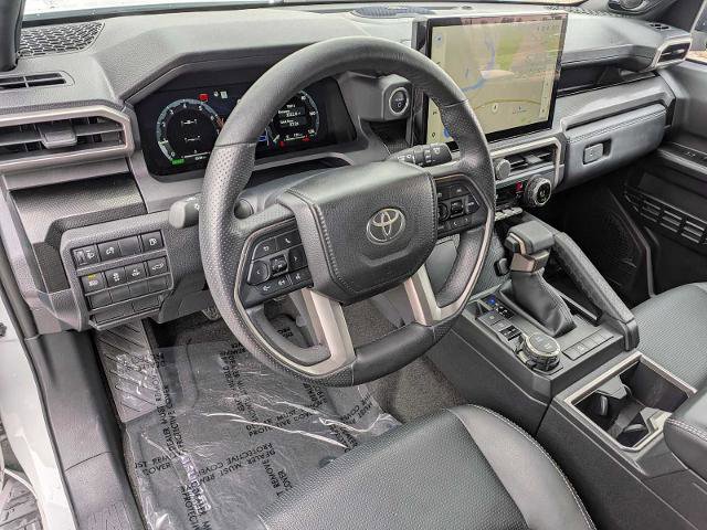 Used 2025 Toyota 4Runner Limited AWD/4WD image 2