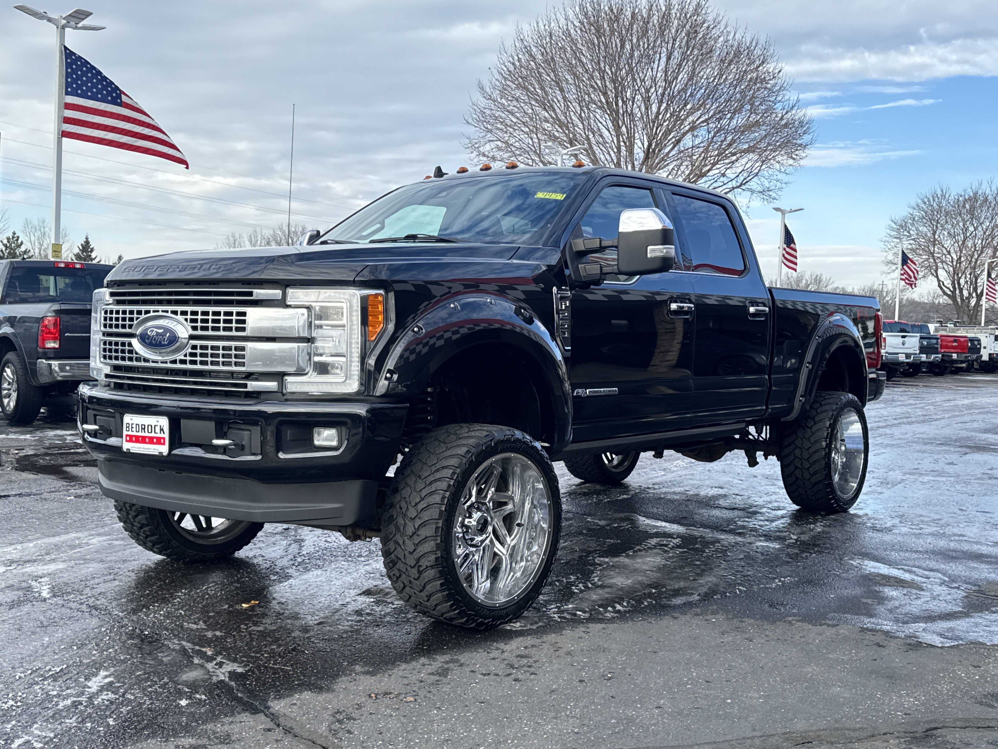Used 2019 Ford F250 Platinum w/ Platinum Ultimate Package AWD/4WD image 3
