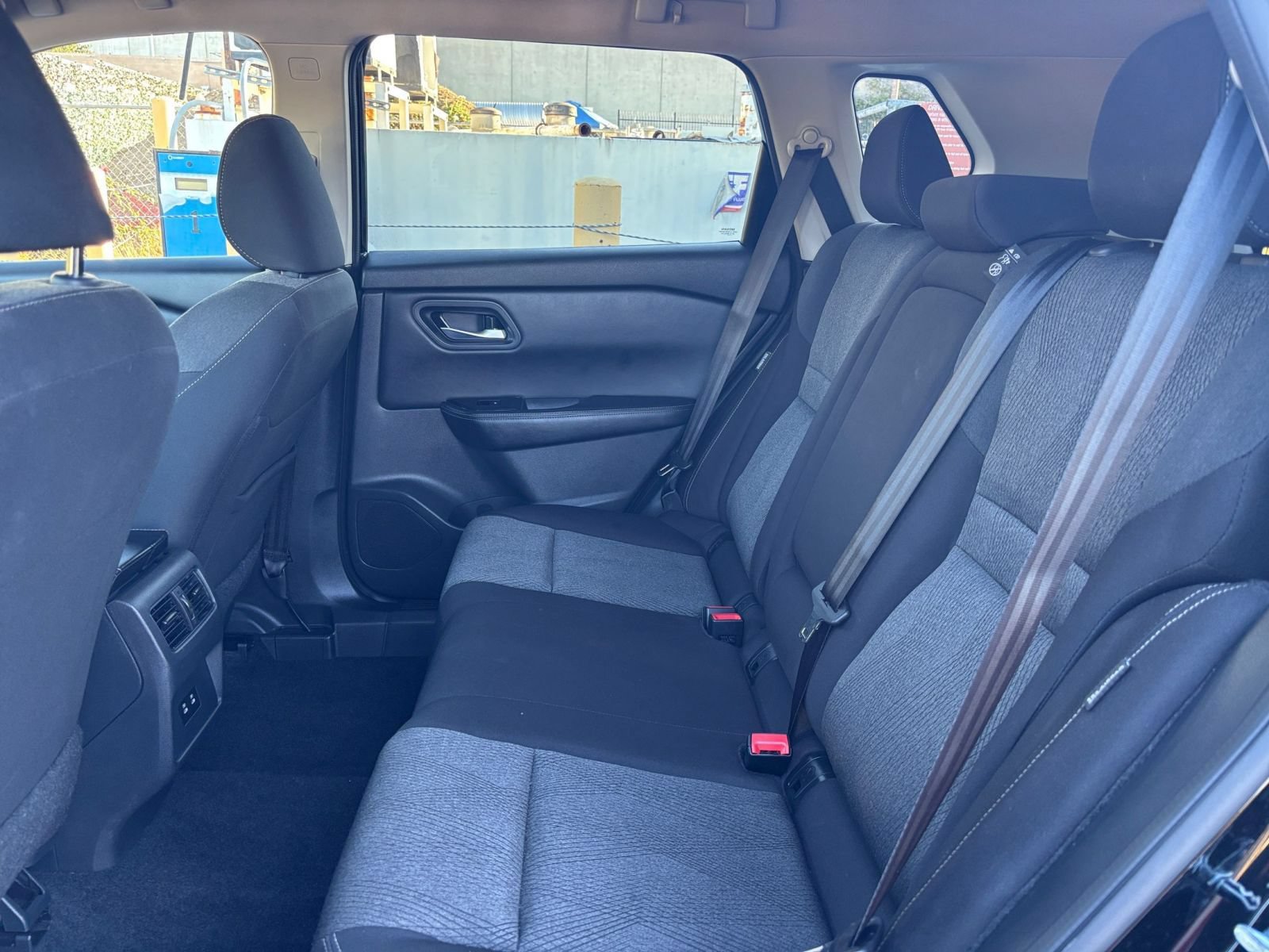 Used 2025 Nissan Rogue SV FWD image 27