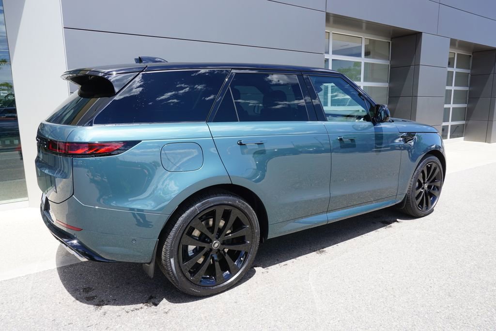 New 2025 Land Rover Range Rover Sport Dynamic SE image 4