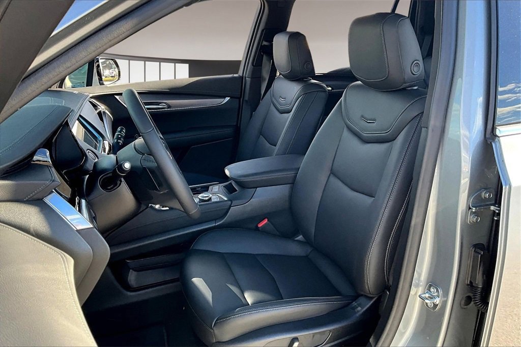 New 2025 Cadillac XT6 Luxury image 9