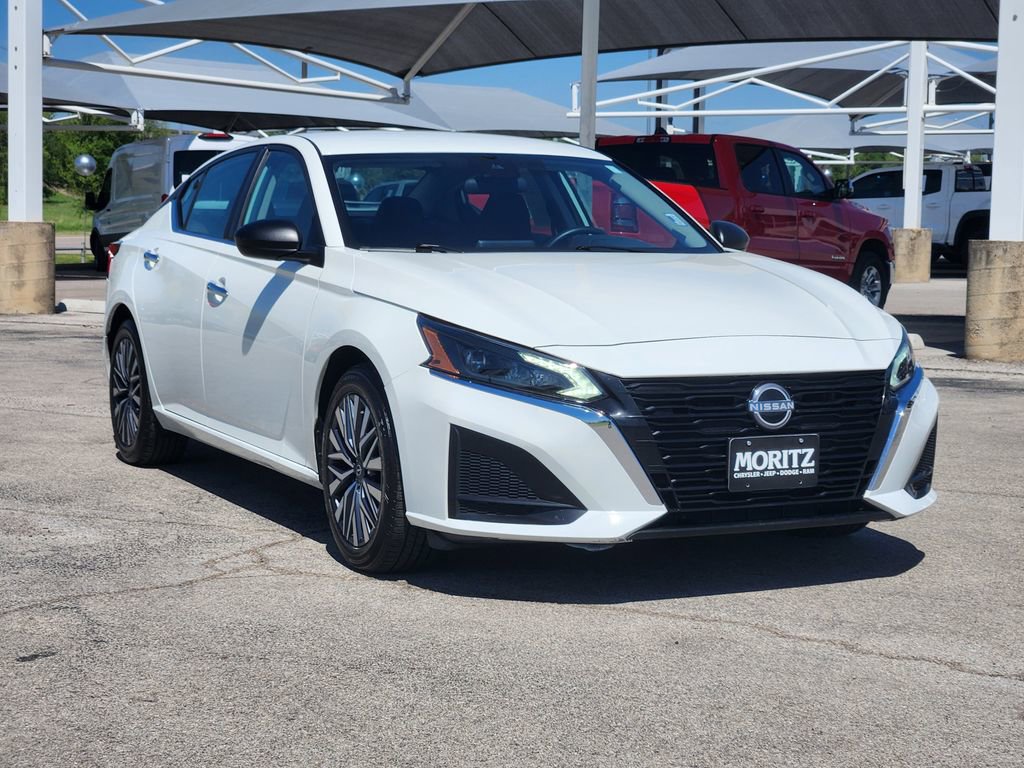Used 2025 Nissan Altima 2.5 SV FWD image 3
