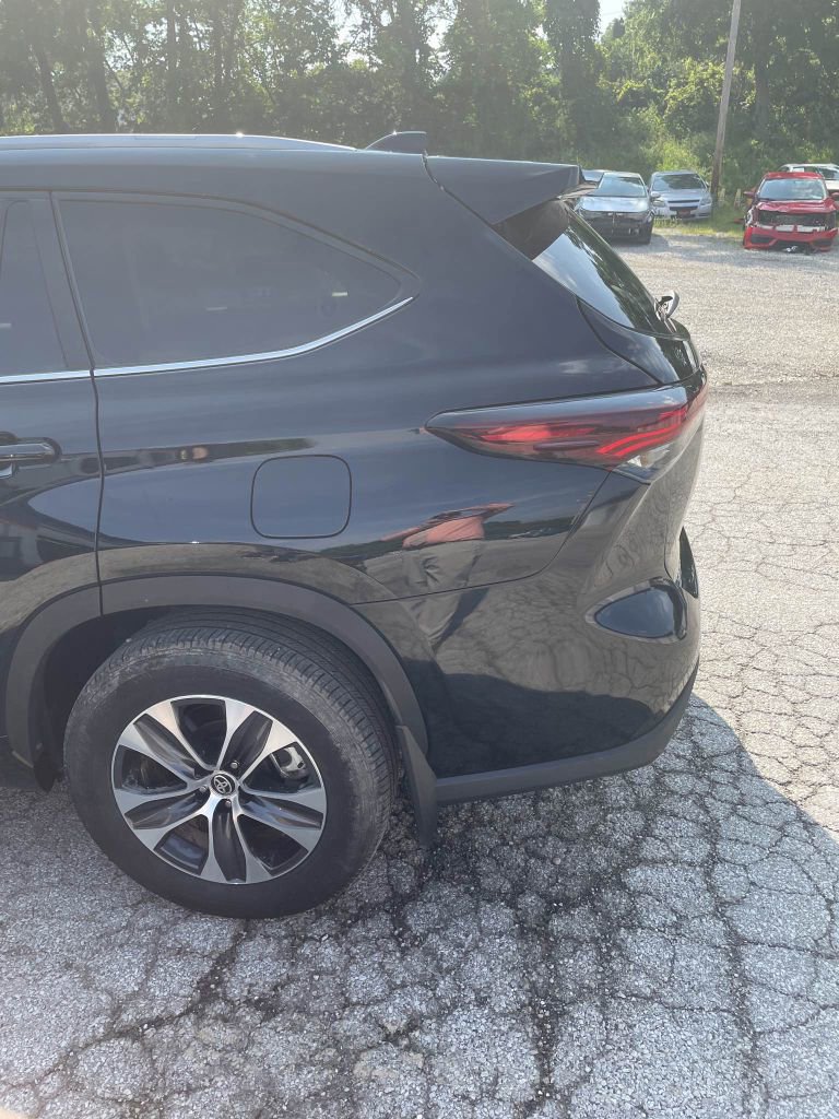 Used 2024 Toyota Highlander LE image 4