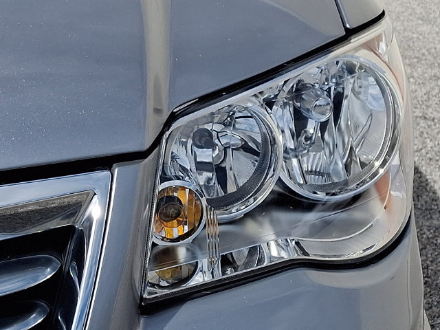Used 2016 Chrysler Town & Country Touring-L FWD image 12