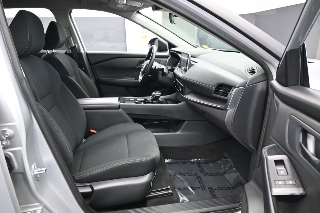 Used 2024 Nissan Rogue S FWD image 37