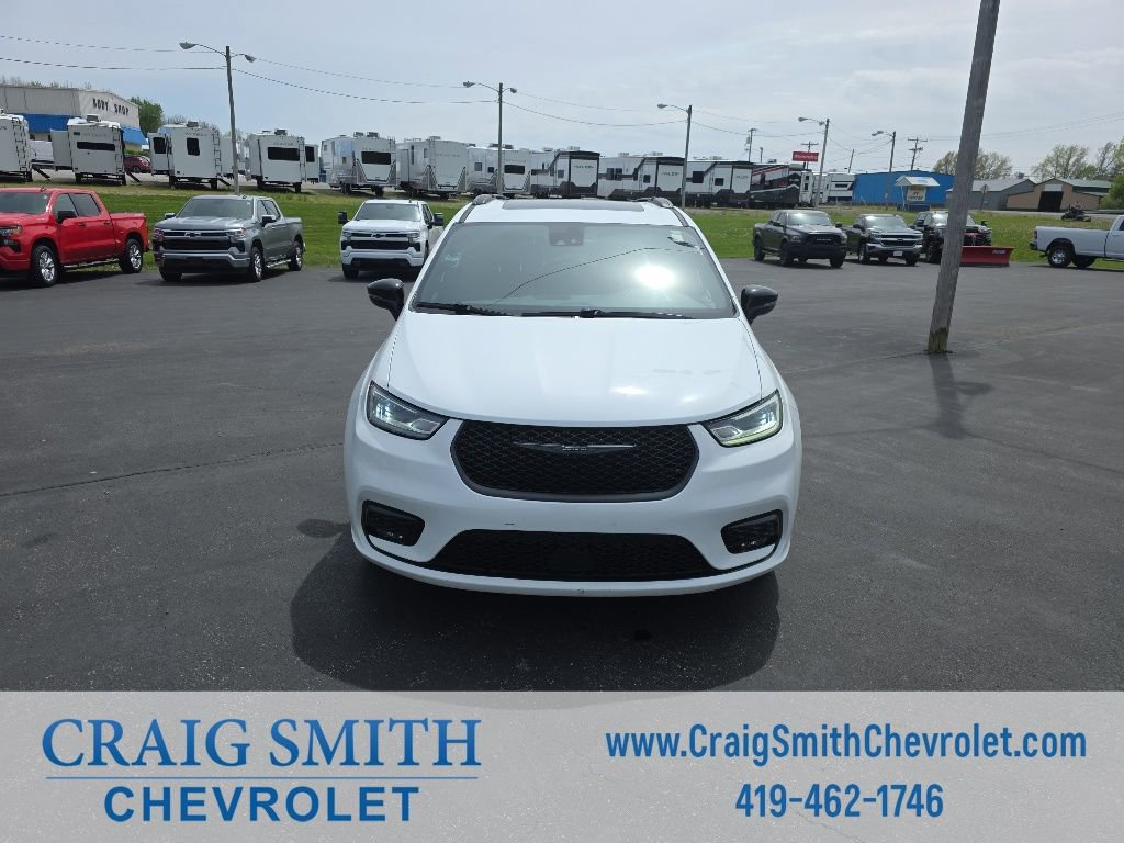 Used 2025 Chrysler Pacifica Limited FWD image 9