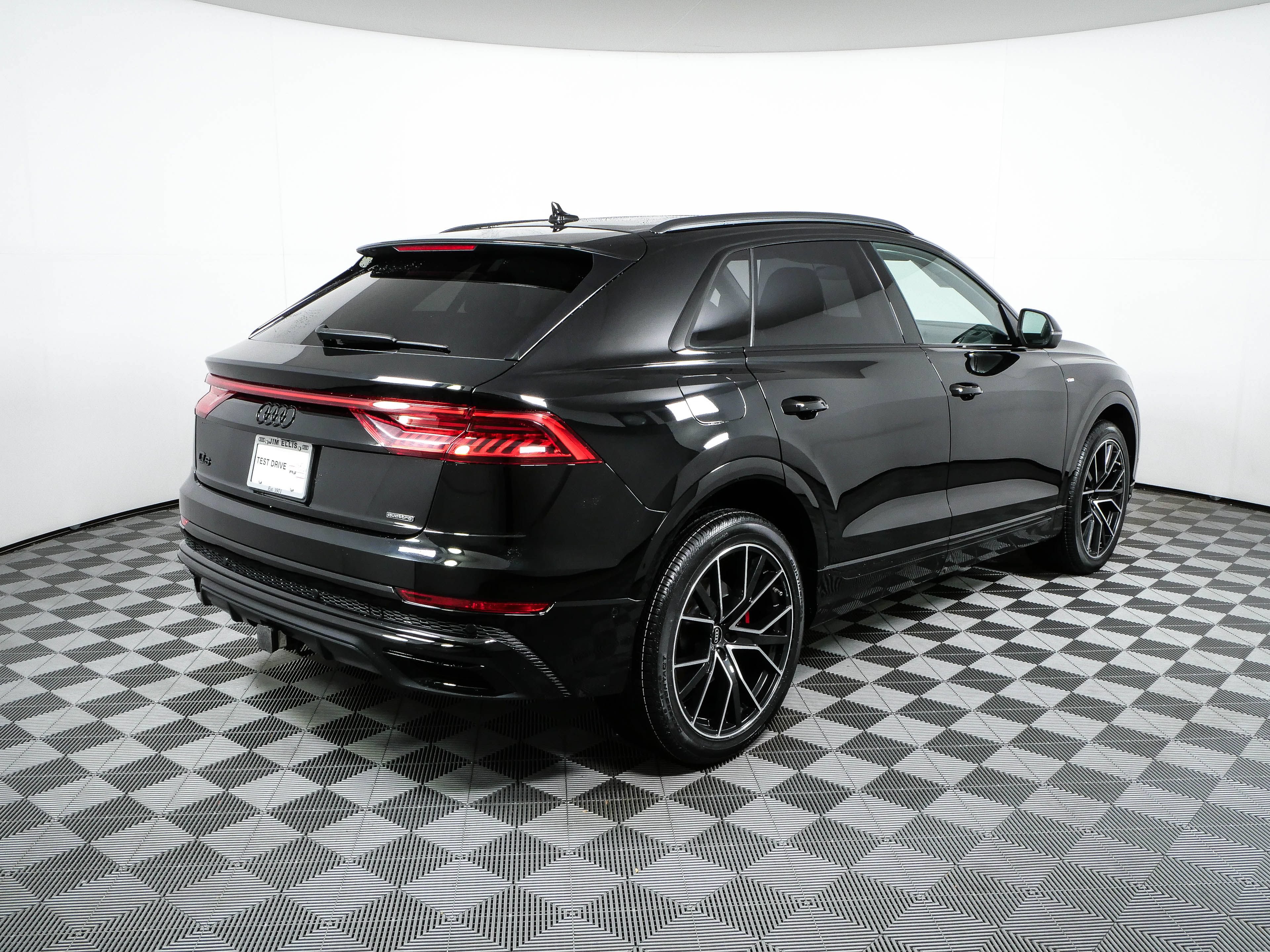Used 2023 Audi Q8 Premium Plus w/ Premium Plus Package AWD/4WD image 3