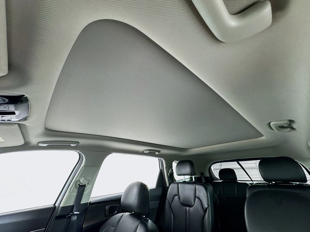 Used 2022 Kia Sorento EX w/ Panoramic Sunroof Package FWD image 15