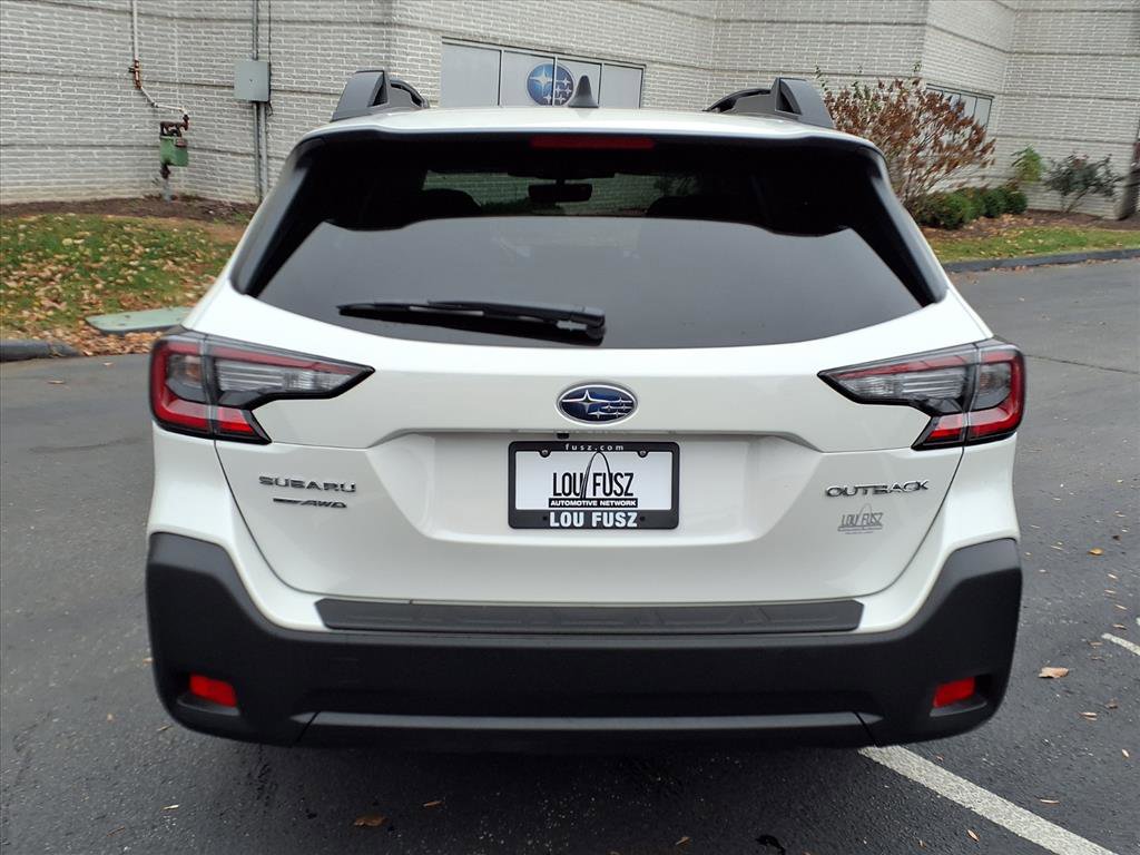Used 2025 Subaru Outback Premium image 2
