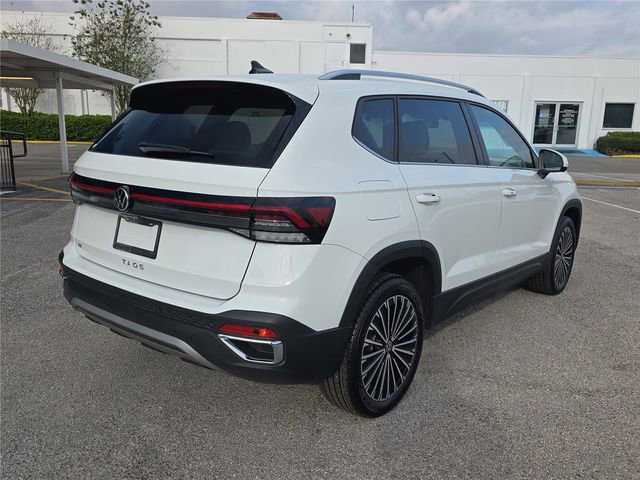 Used 2025 Volkswagen Taos SE image 3