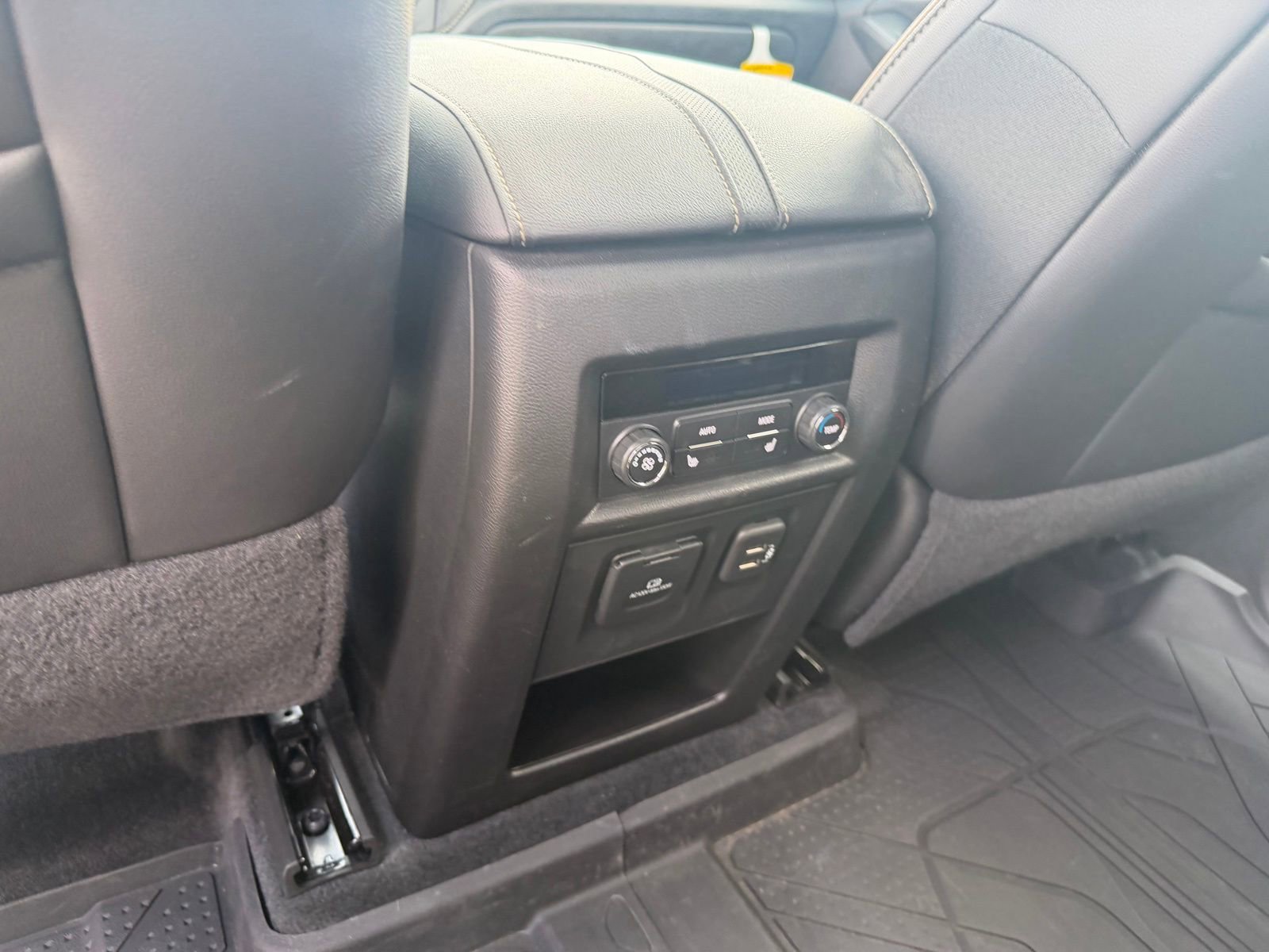 Used 2023 Chevrolet Traverse Premier w/ LPO, Floor Liner Package AWD/4WD image 28