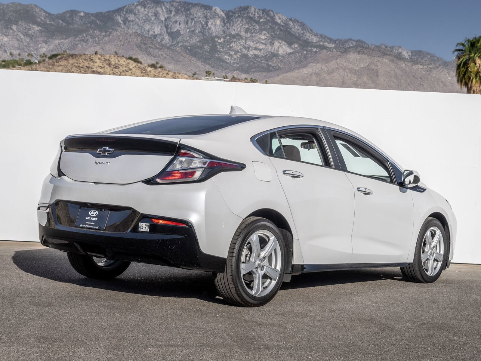 Used 2018 Chevrolet Volt LT FWD image 14