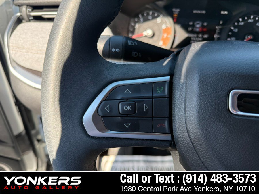 Used 2023 Jeep Compass Latitude w/ Sun and Sound Group AWD/4WD image 18