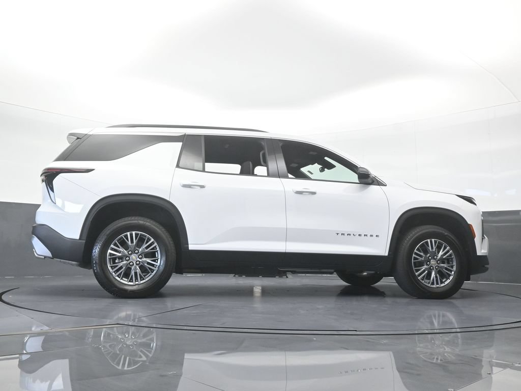Used 2025 Chevrolet Traverse LT FWD image 61