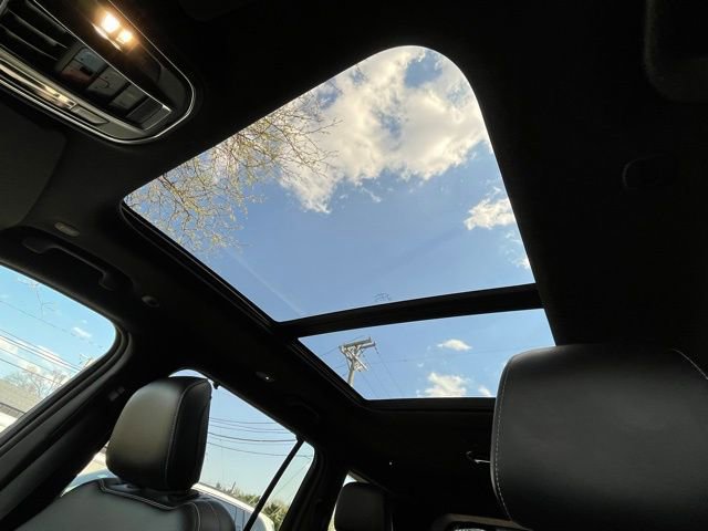 Used 2024 Jeep Grand Cherokee L Limited w/ Luxury Tech Group II AWD/4WD image 17