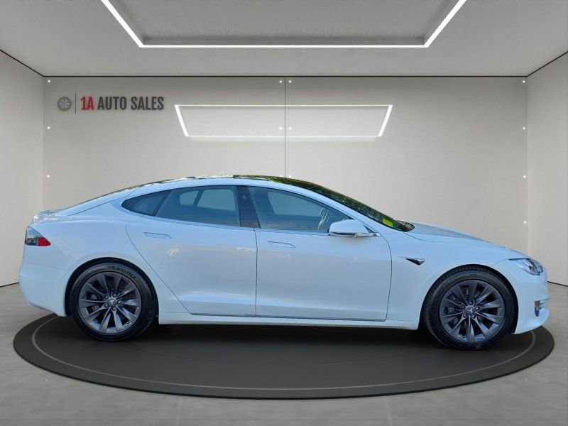 Used 2020 Tesla Model S Long Range Plus image 6