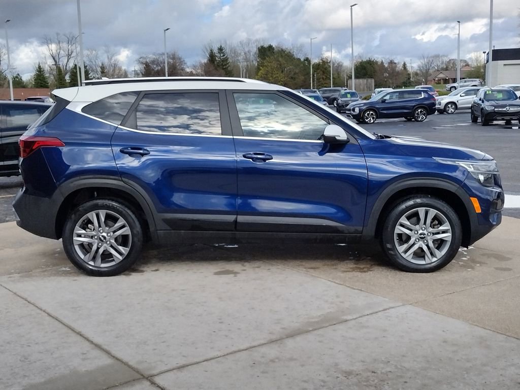 Used 2023 Kia Seltos S w/ Navigation Package AWD/4WD image 14