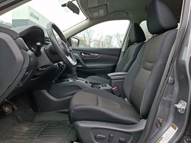 Used 2018 Nissan Rogue SV image 16