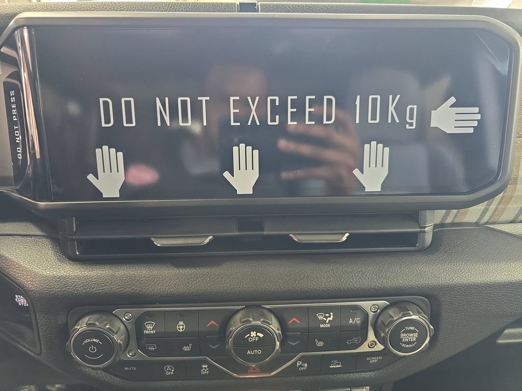 New 2026 Jeep Gladiator Sport AWD/4WD image 23