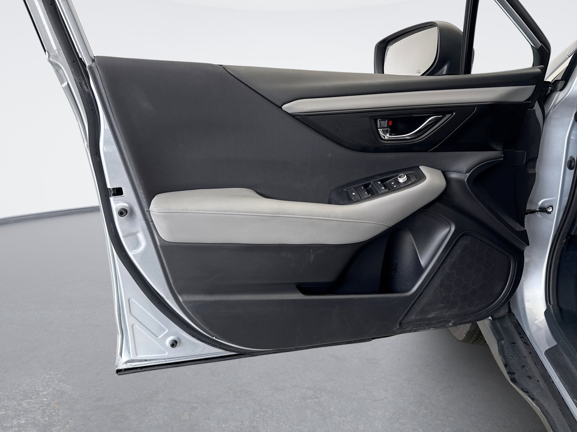 Used 2023 Subaru Outback Premium image 9