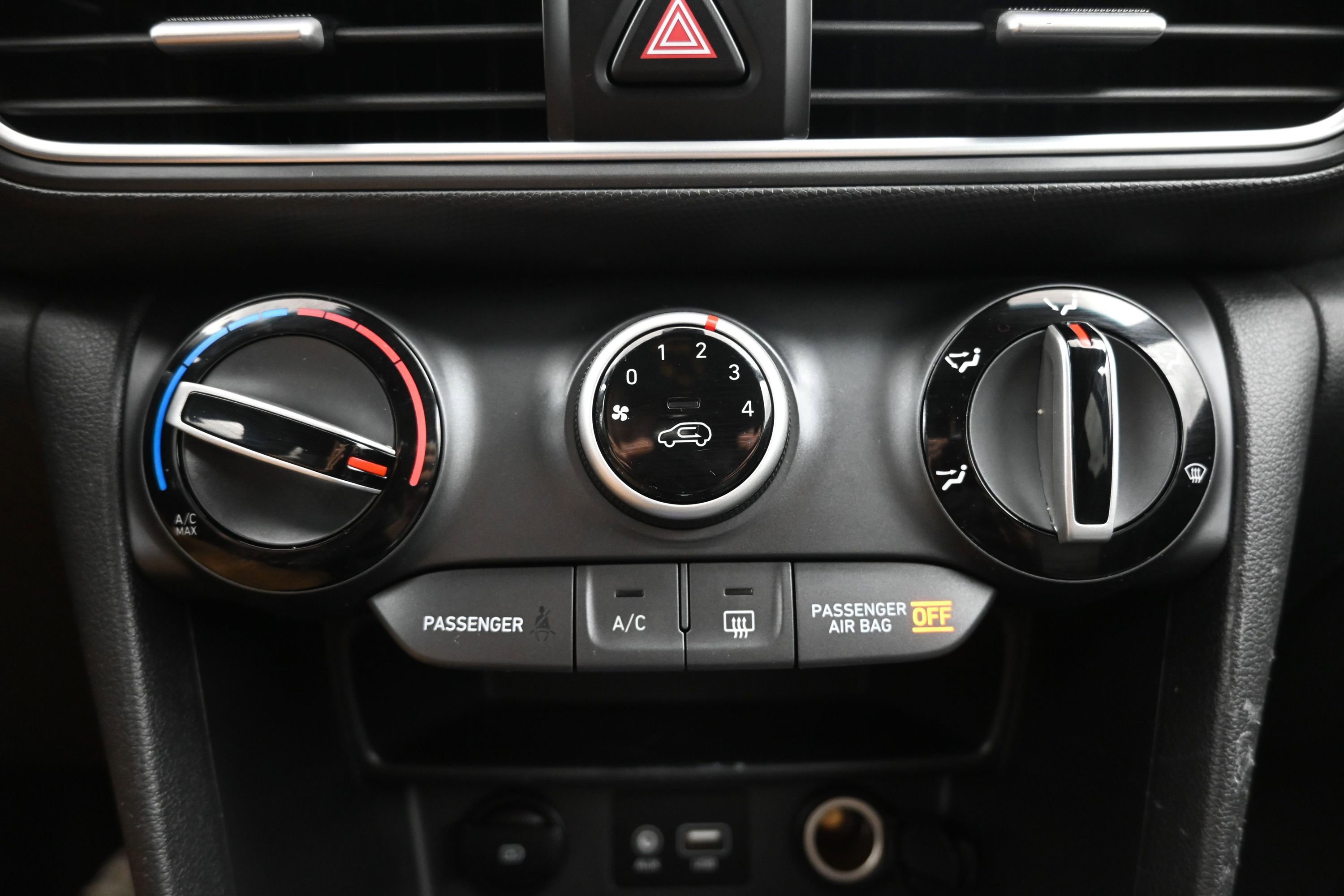 Used 2019 Hyundai Kona SEL AWD/4WD image 17