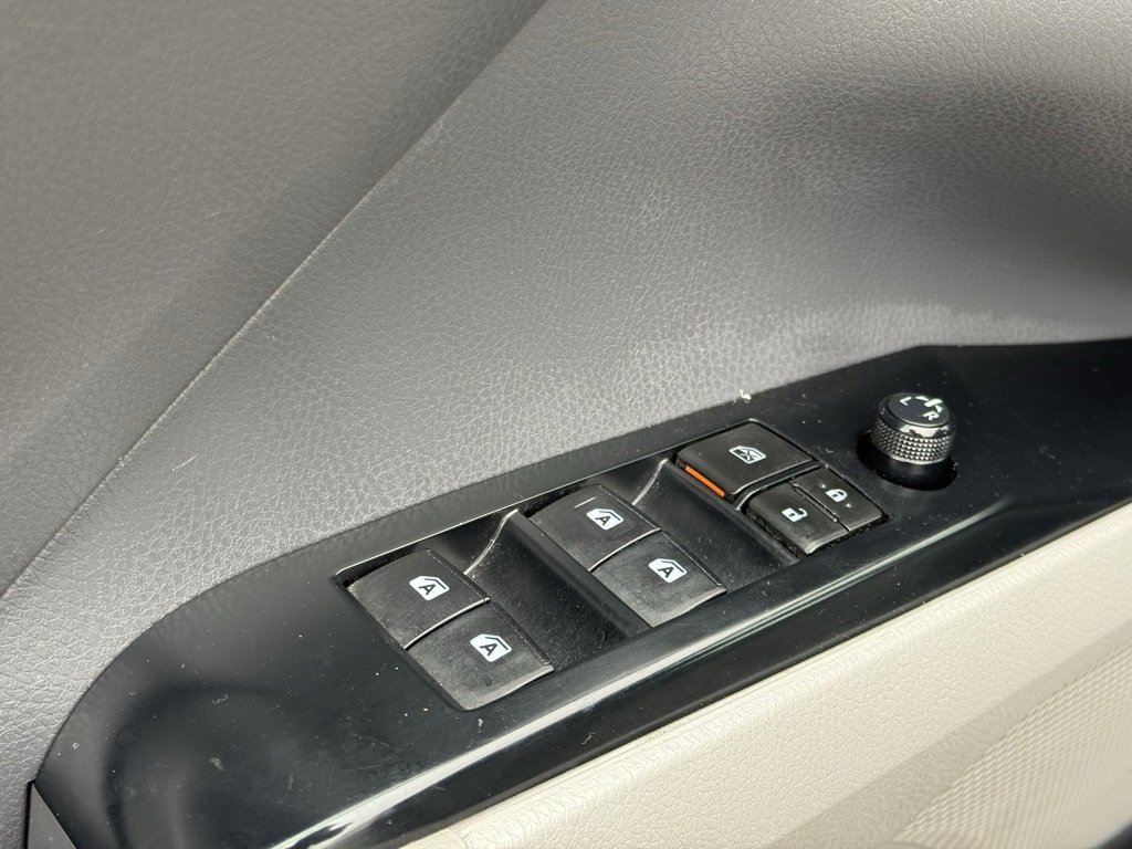 Used 2018 Toyota Camry SE image 26